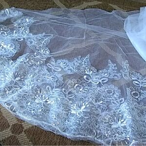 White bridal veil with lace shiney trim
